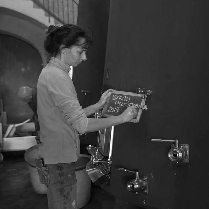 Mireille Fabre, œnologue, qui anime le domaine au quotidien