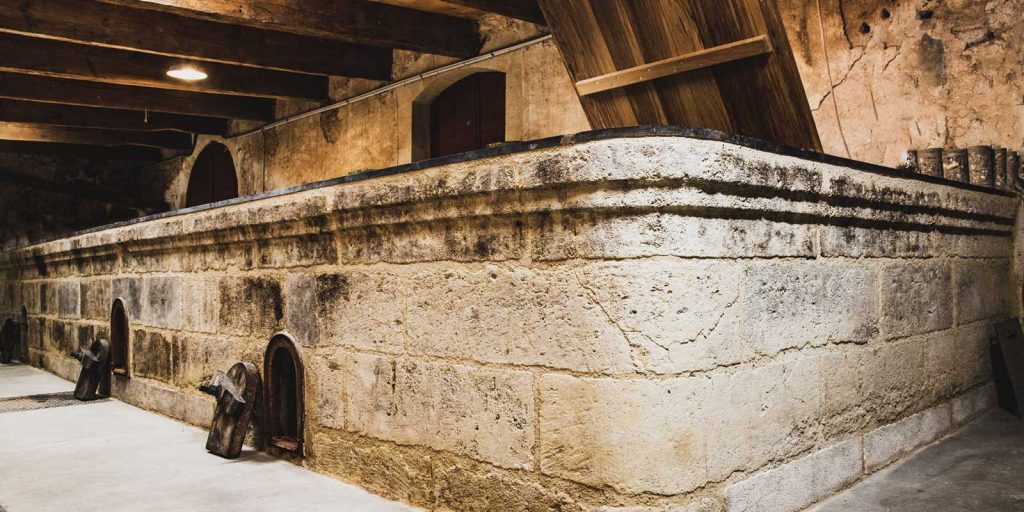 cuve en pierre vinicole